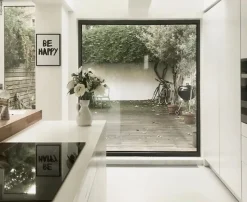 Châssis fixe en Aluminium RAL 9005 ( L.: 180 cm x H.: 180 cm)