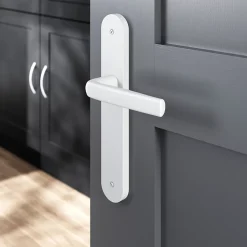 Ensemble poignée sur plaque Incurvé GoodHome Primel mat blanc L.126mm x l.40mm entraxe 195mm