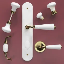 Ensemble poignée sur plaque Droit à condamnation GoodHome Porcelaine Vras blanc L.115mm x l.45mm entraxe 195mm