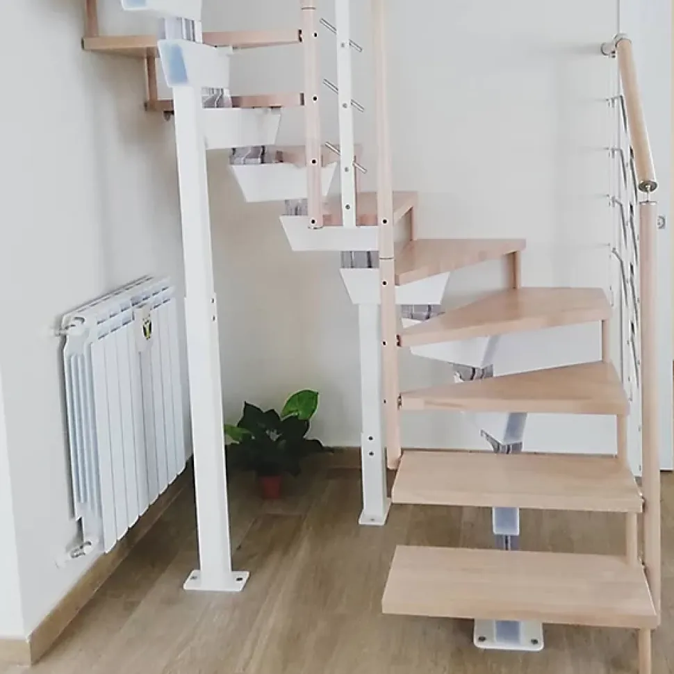 Escalier quart tournant 15 marches - Hauteur à franchir de 2.97 à 3.56m - Largeur 85cm - Limon central - Bois et blanc -