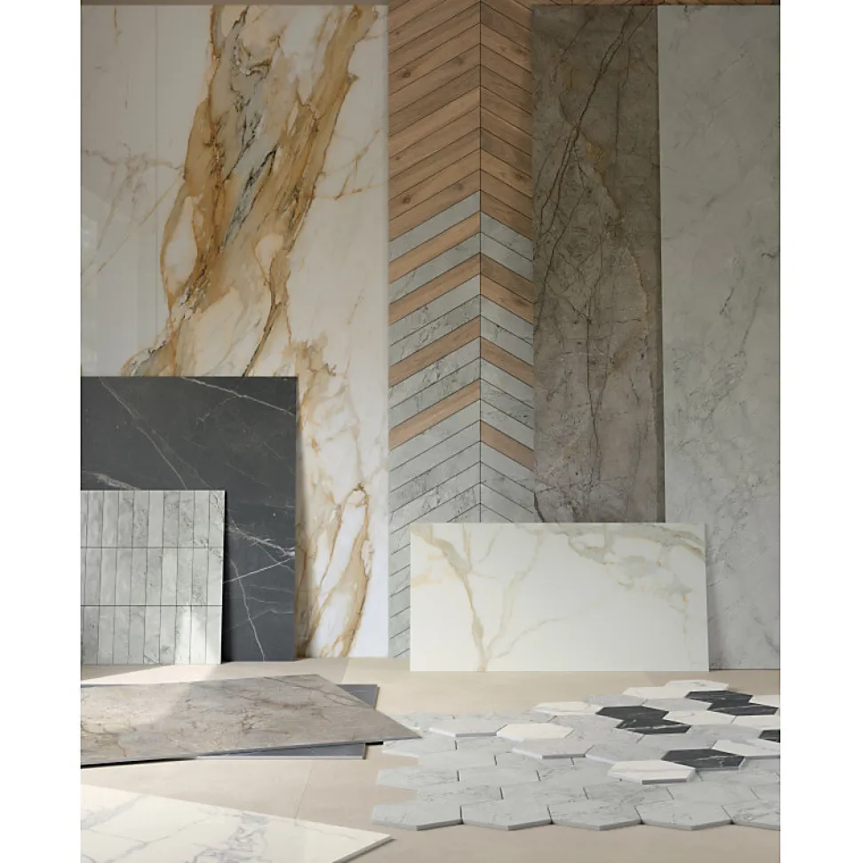 Mosaïque mur effet marbre décor orné d'inserts en or beige 41,02X30,3 cm - SCULTOREA Calacatta oro fino tessere arco oro reflex