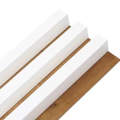 Panneau mural tasseaux bois MDF sur fond rigide HDF 250 x 17,6 x 4 cm - bois blanc sur fond chêne clair