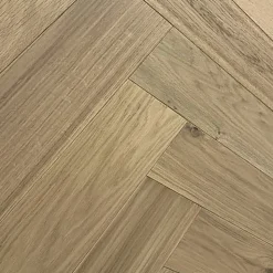 Parquet Bâton Rompu Chêne contrecollé verni brossé Rustique Invisible Cambridge 125x15X600mm - 4mm de couche d'usure
