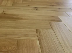 Parquet massif à coller Visby bâtons rompus en chêne huilé blond