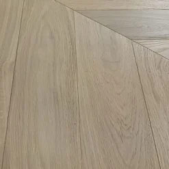 Parquet Point de Hongrie Chêne contrecollé verni brossé Pr Bis Invisible Newcastle 125x15X780mm - 4mm de couche d'usure