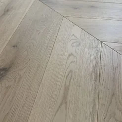 Parquet Point de Hongrie Chêne contrecollé verni brossé Rustique Invisible Glasgow 125x15X780mm - 4mm de couche d'usure