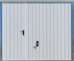 Porte de garage basculante blanc avec portillon gauche l.240 x H.200 cm x Ep.20 mm