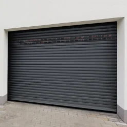Porte de garage motorisée enroulable aluminium Ambre gris H.200 x L.253,2 cm avec hublots Protecta