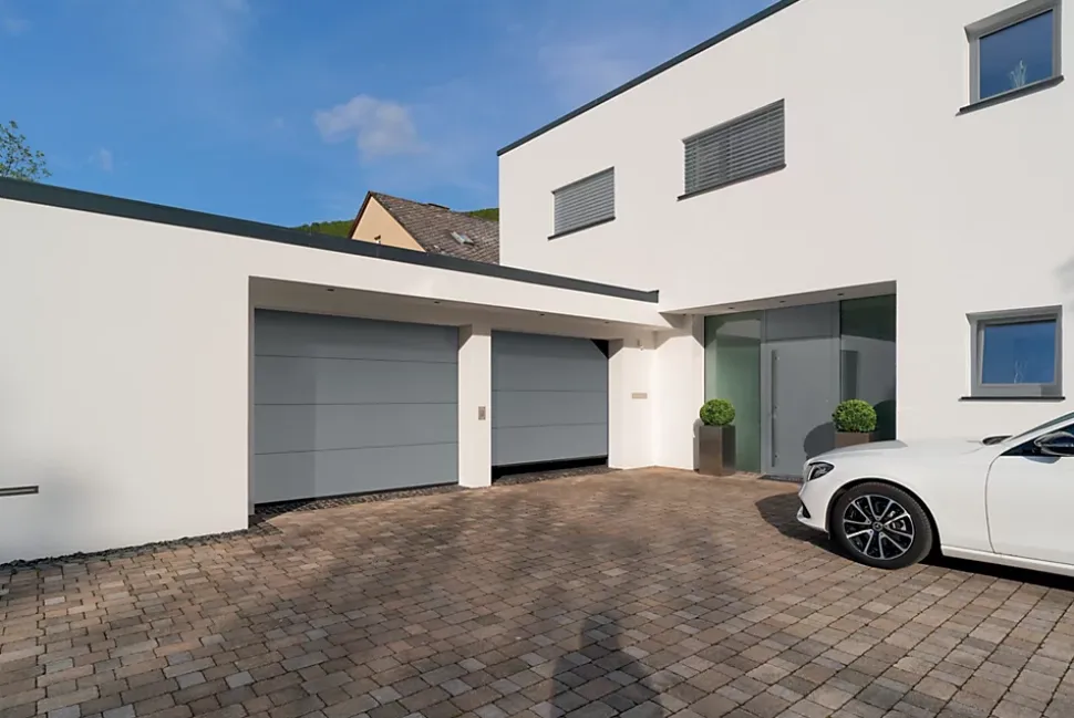 Porte de garage sectionnelle acier Hormann Planar gris aluminium RAL 9007 Matt Deluxe - l.237,5 x h.212,5 cm - motorisée