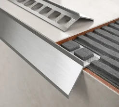 Profilé goutte d'eau extérieur Diall biseauté aluminium brut argent lisse 35mmx250cm