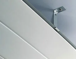Suspension pour lambris PVC vendue par 10 Grosfillex métallique longueur 150 mm