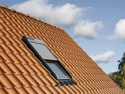 Volet roulant rigide pour fenêtre de toit, gris anthracite, à énergie solaire, l.134 x H.140 cm, Velux SSL UK08 0000S