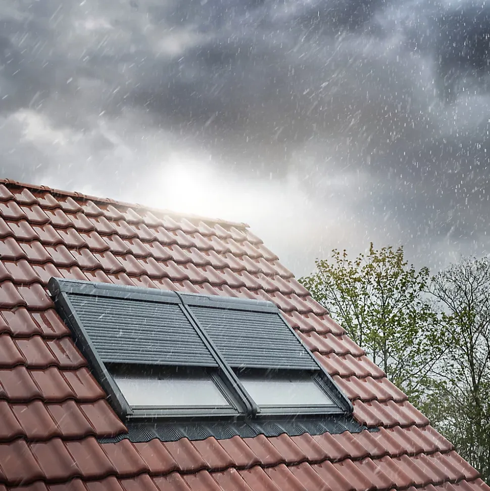 Volet roulant rigide pour fenêtre de toit, gris anthracite, à énergie solaire, l.134 x H.140 cm, Velux SSL UK08 0000S