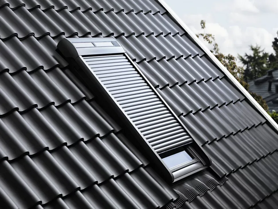Volet roulant rigide pour fenêtre de toit, gris anthracite, à énergie solaire, l.78 x H.140 cm, Velux SSL MK08 0000S